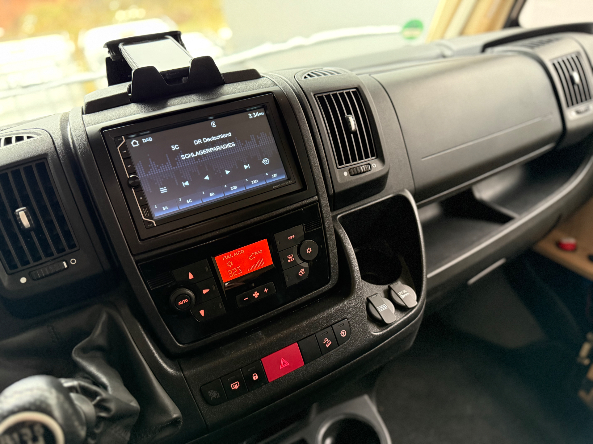 DAB+ Radio & Konnektivität