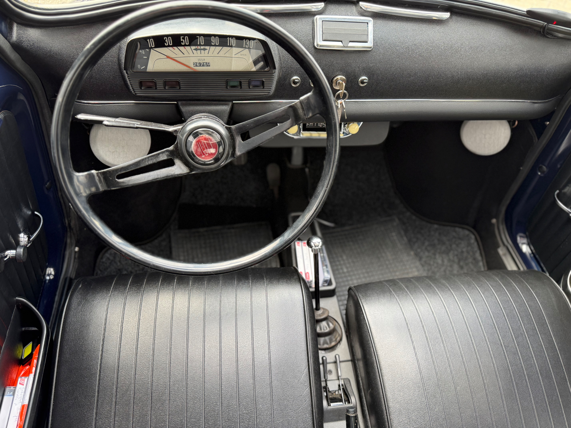 Fiat 500 Classico Innenraum mit dezenten Lautsprechern
