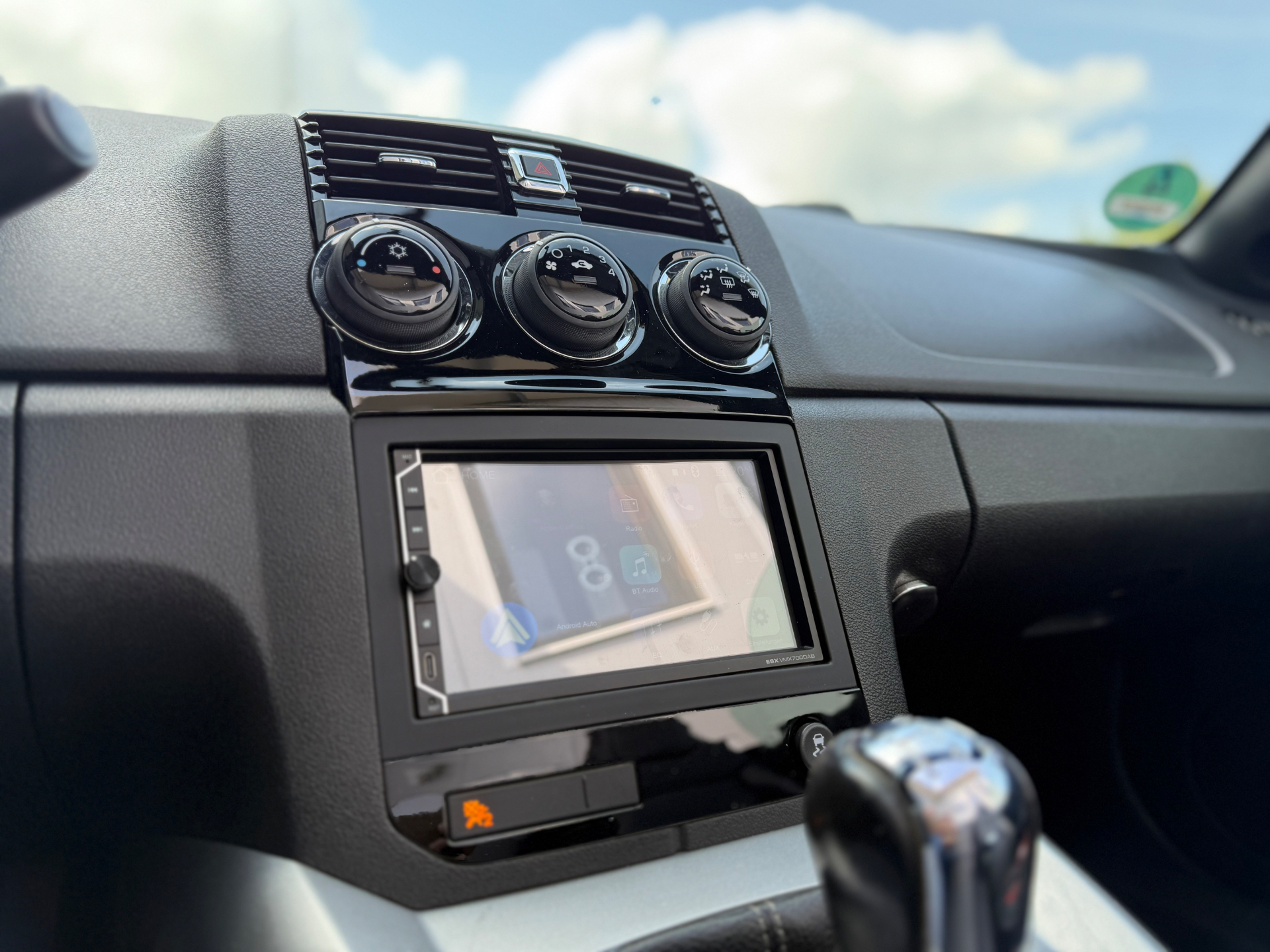 Opel GT Mittelkonsole mit integriertem Touchscreen